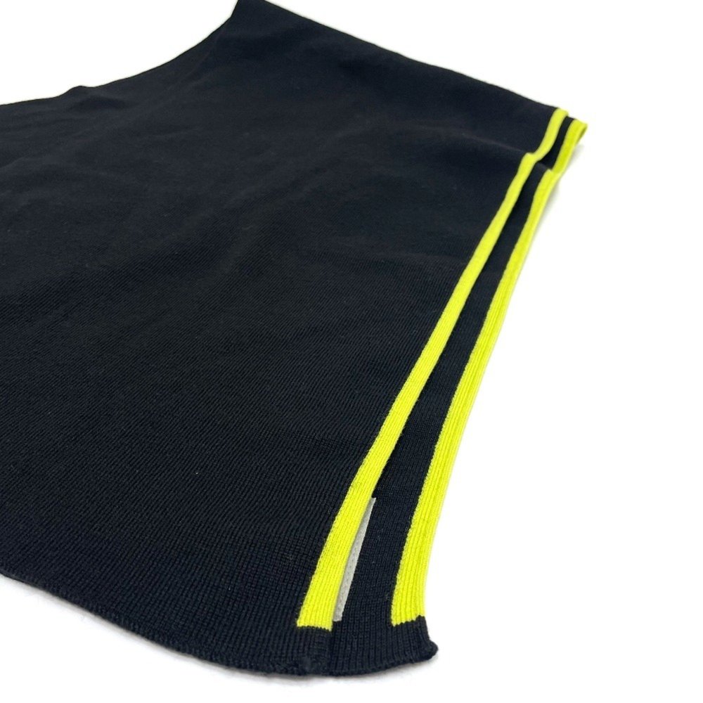 CHANEL Sport CC Coco Mark Scarf, Wool/Cashmere, Unisex, Black/Fluorescent Green - Picture 8 of 9